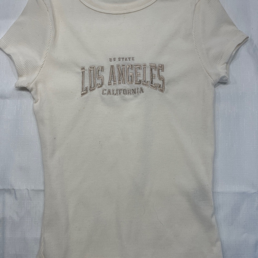 Cream Short Sleeve Tee Size Small